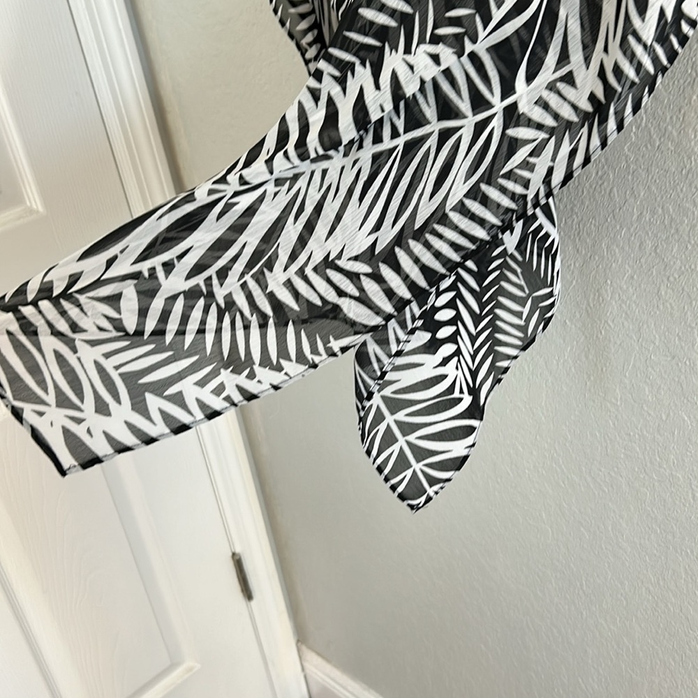 Beautiful Flowy Top - image 8